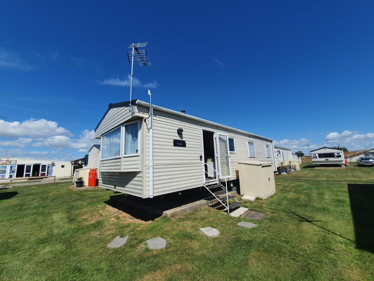 Remarkable 5-Bed Cabin In Clacton-On-Sea Villa Exterior photo